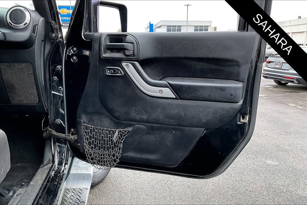 Used 2016 Jeep Wrangler Unlimited Sahara w/ Connectivity Group image 25