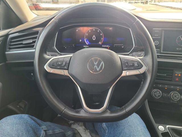Used 2023 Volkswagen Jetta SE w/ Panoramic Sunroof Package image 25