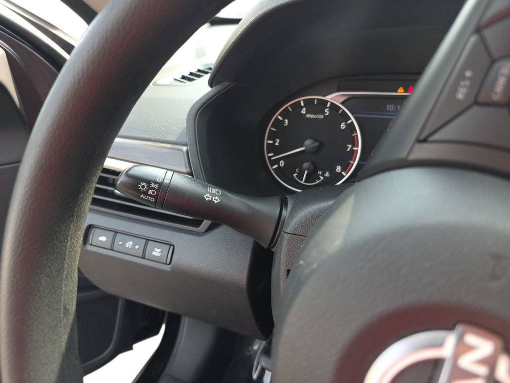 Used 2025 Nissan Altima 2.5 SV FWD image 33