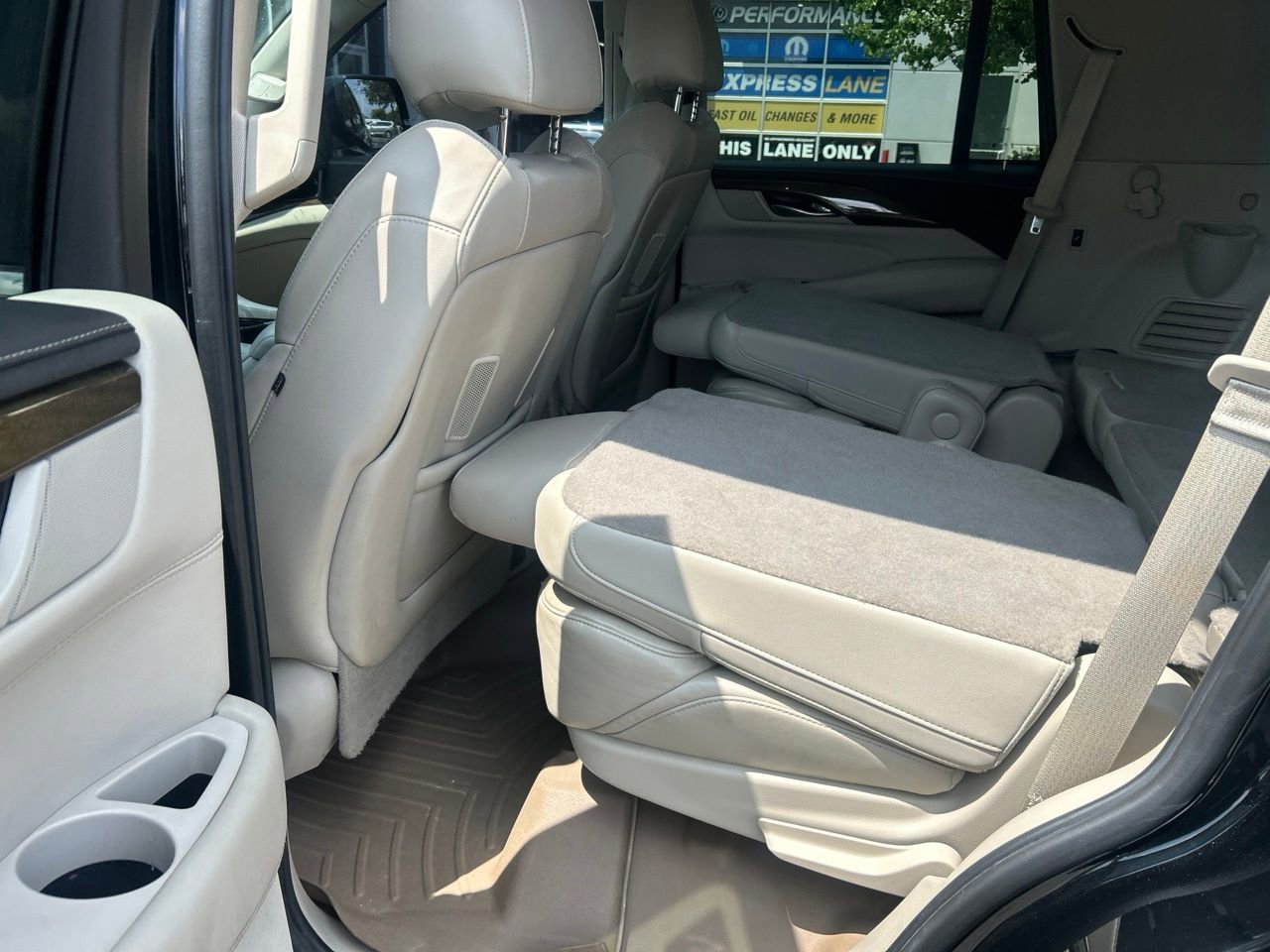 Used 2020 Cadillac Escalade Luxury AWD/4WD image 24