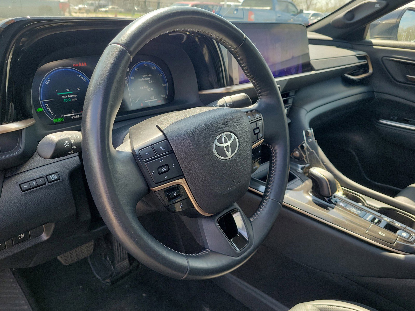 Used 2024 Toyota Crown AWD/4WD image 23