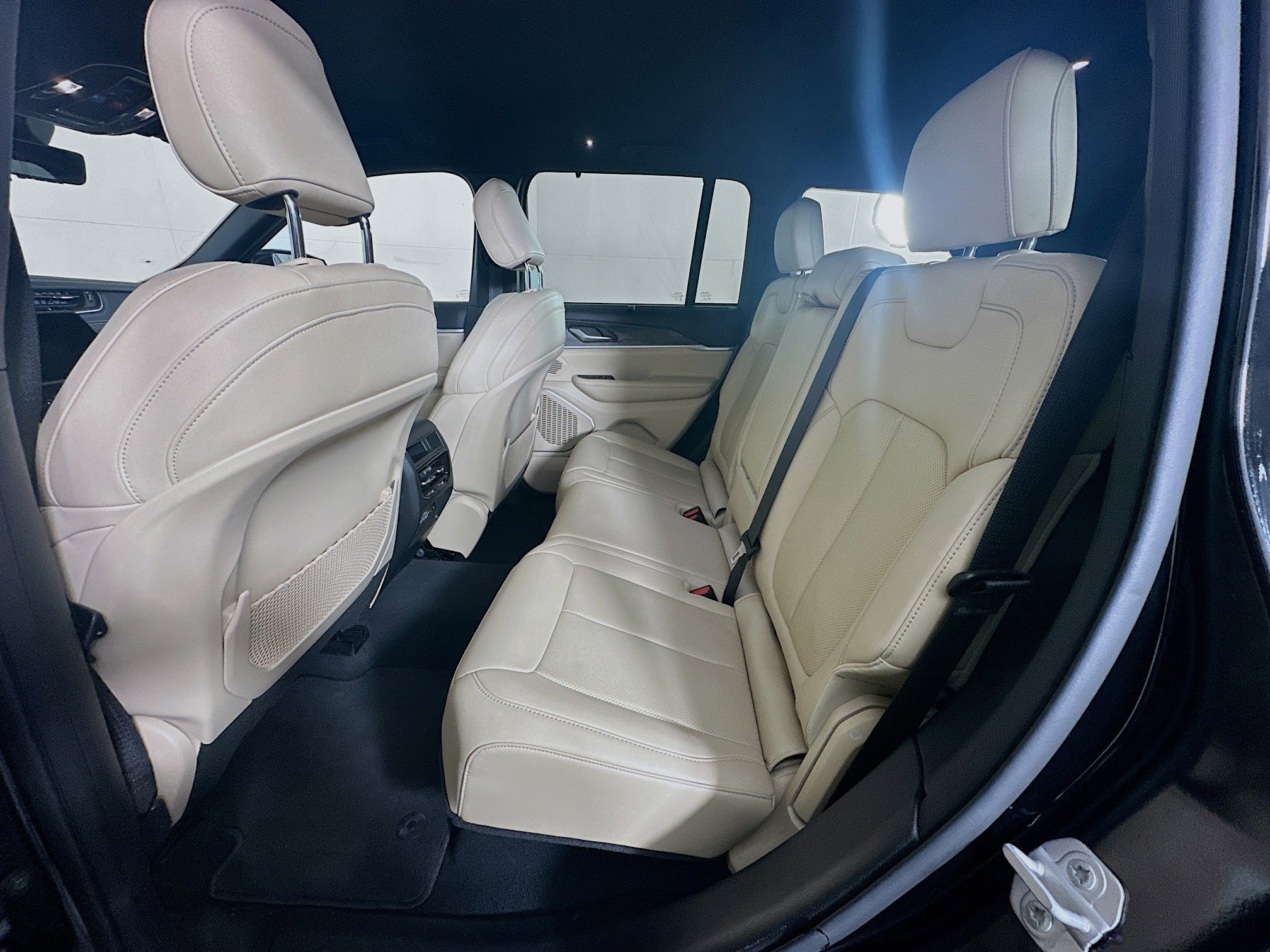 Used 2023 Jeep Grand Cherokee Limited w/ Luxury Tech Group II image 29