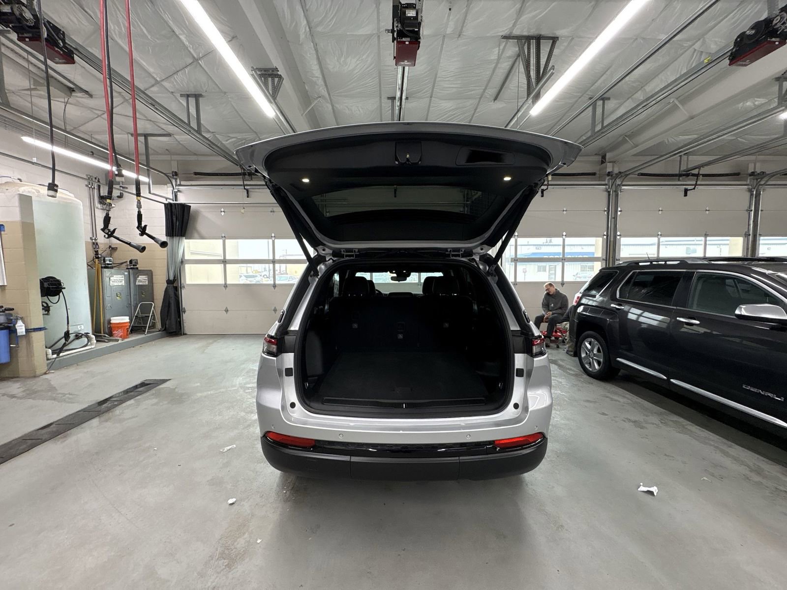 Used 2024 Jeep Grand Cherokee Altitude image 25