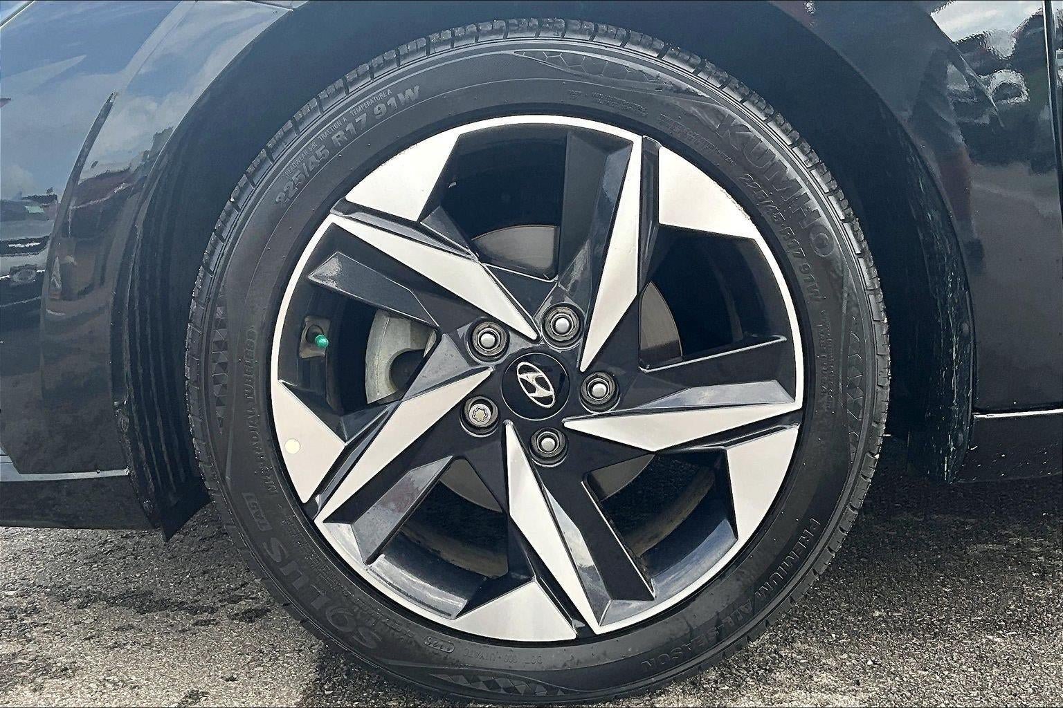 Used 2023 Hyundai Elantra SEL FWD image 7