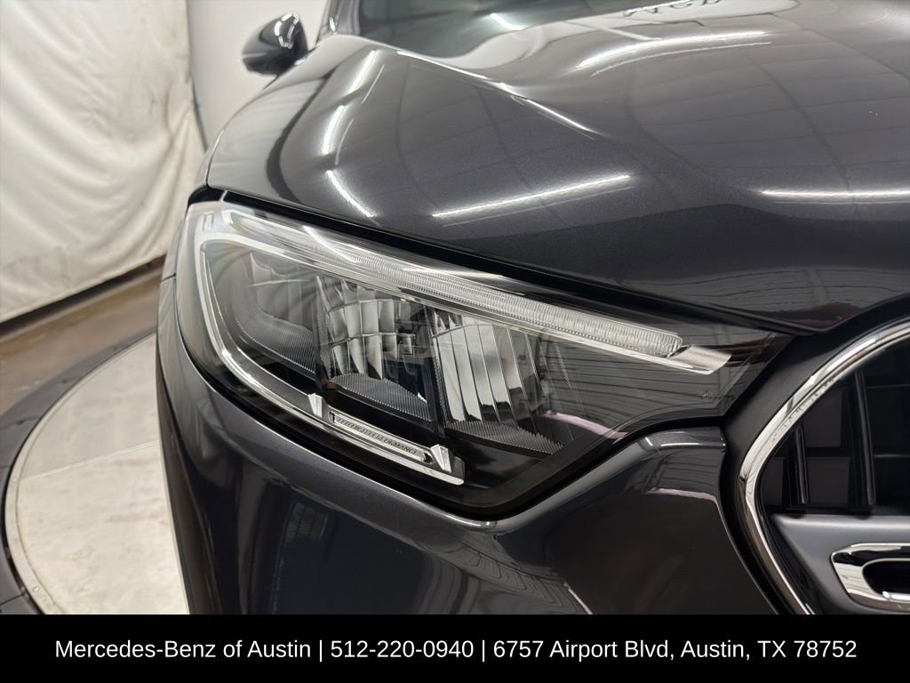 Used 2025 Mercedes-Benz GLC 300 4MATIC image 11