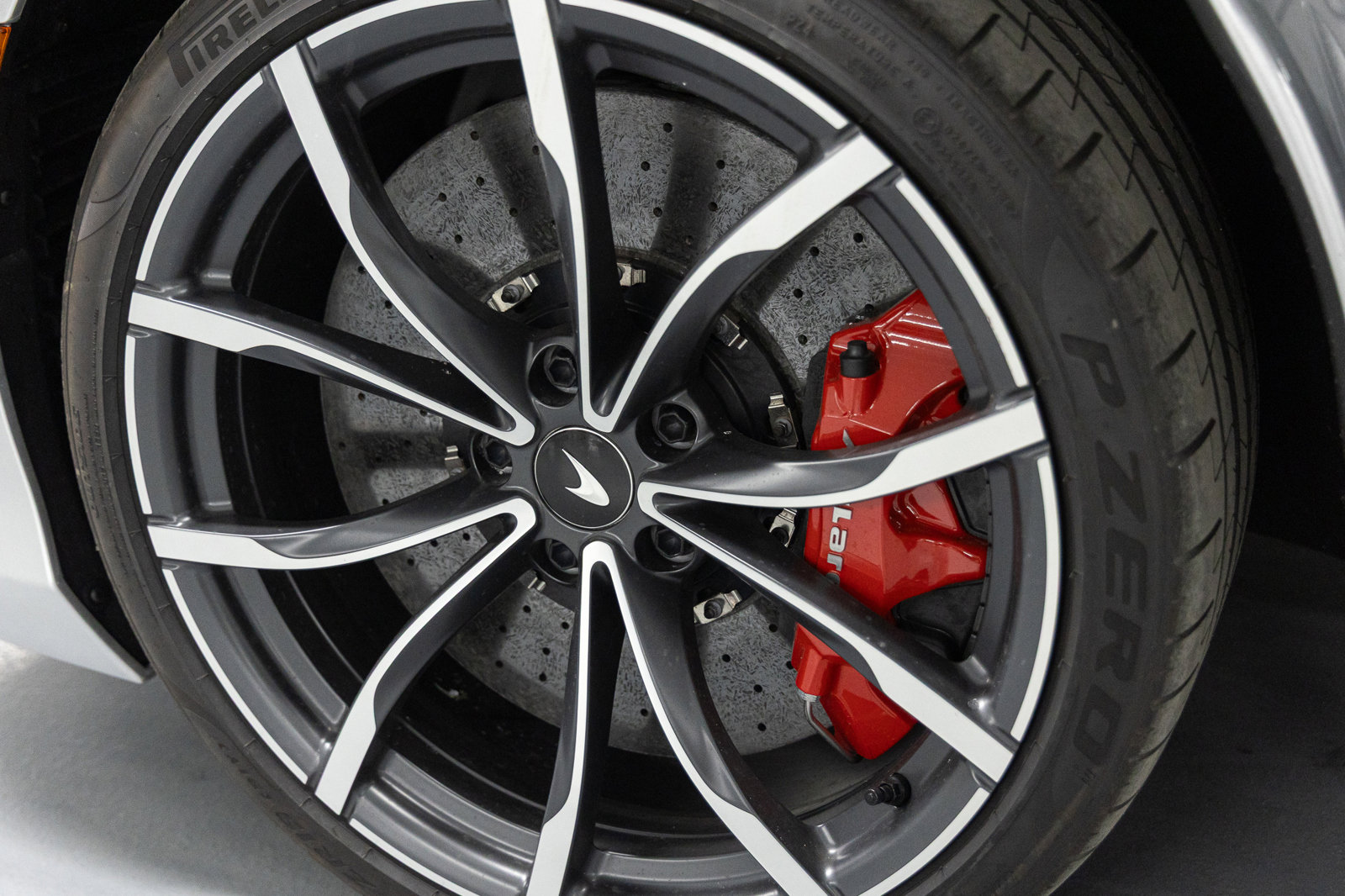 Used 2023 McLaren Artura image 19