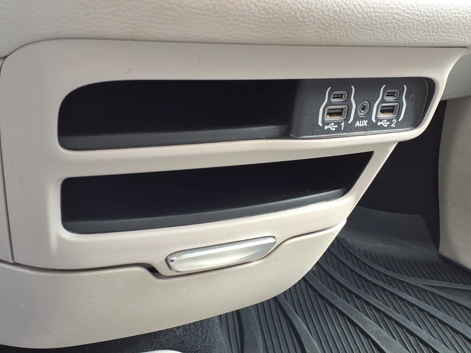 Used 2021 Chrysler Pacifica Touring-L image 20