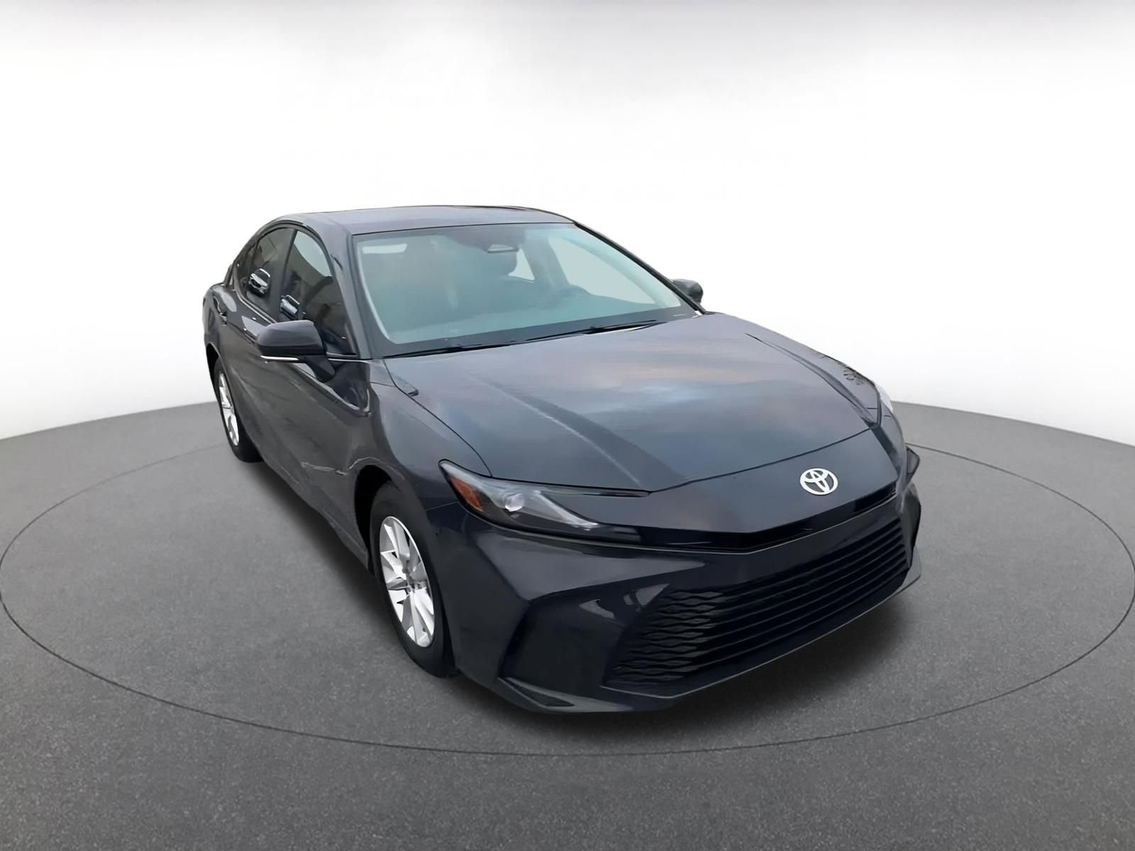 Used 2025 Toyota Camry LE image 3