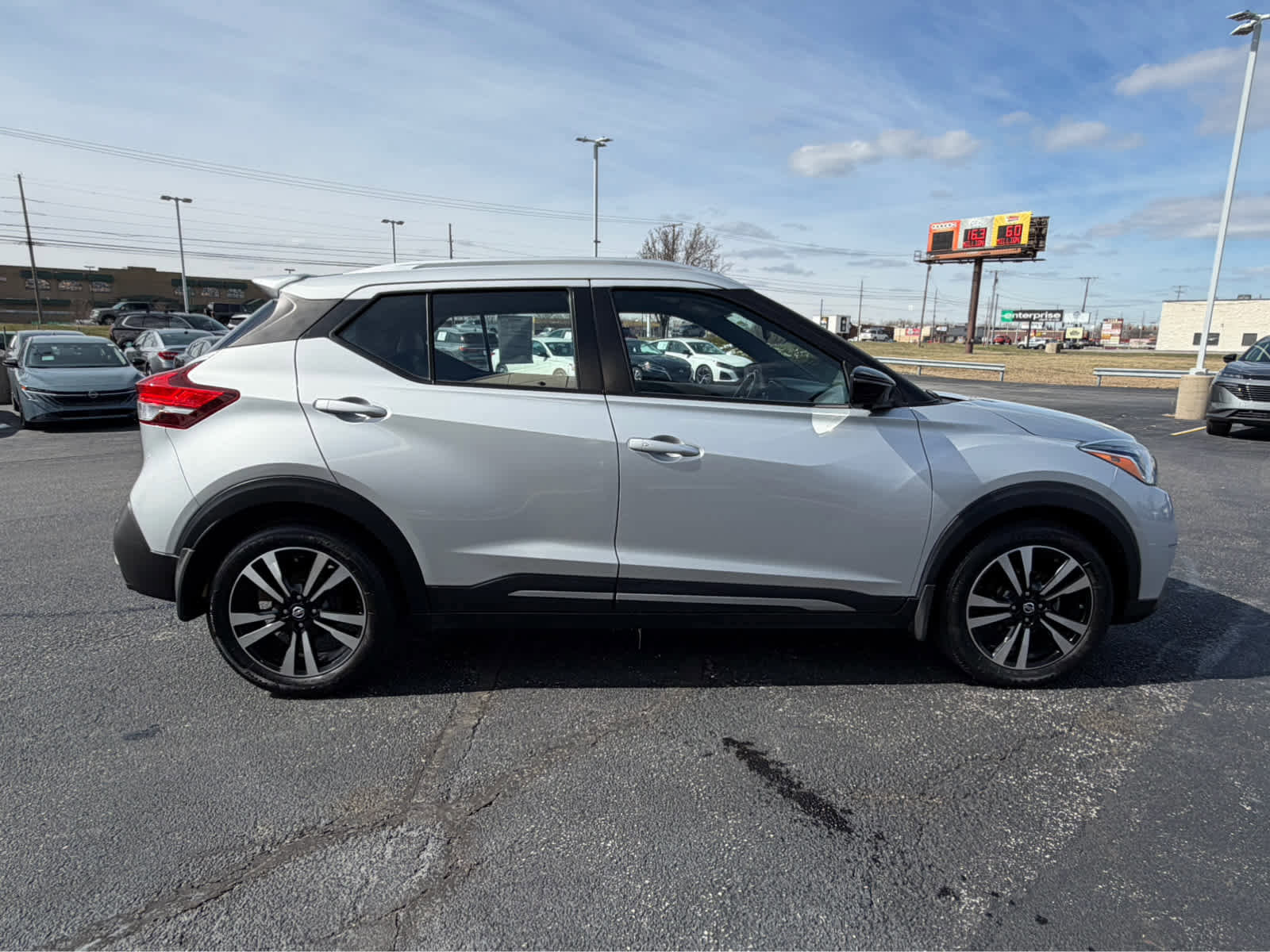 Used 2020 Nissan Kicks SR w/ SR Premium Package image 9