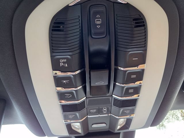 Used 2018 Porsche Macan S AWD/4WD image 32