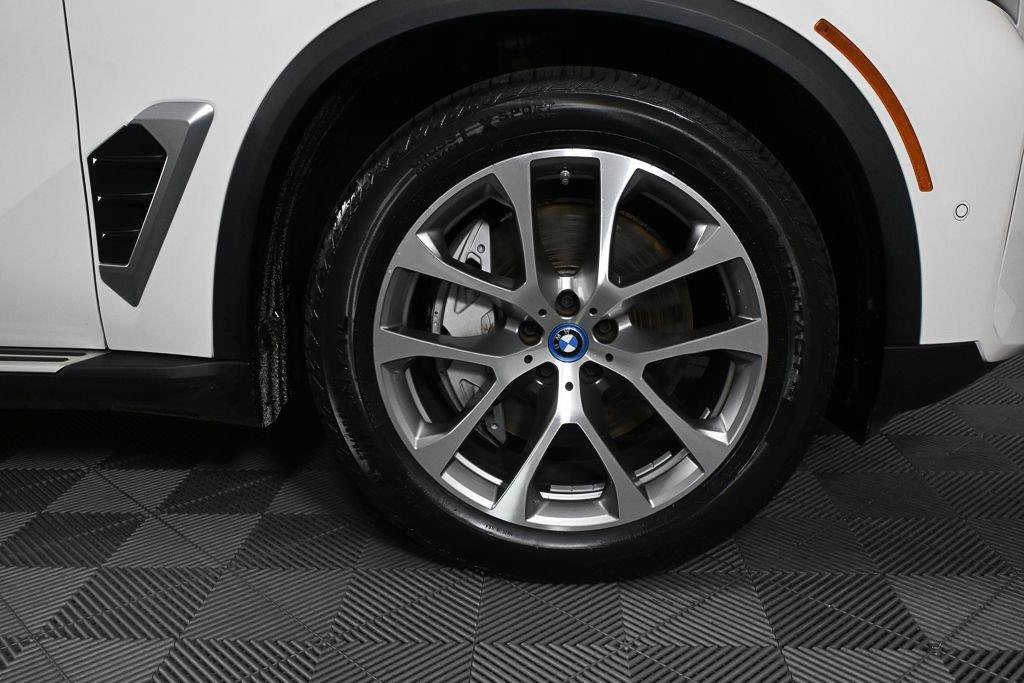 Used 2025 BMW X5 xDrive50e AWD/4WD image 36