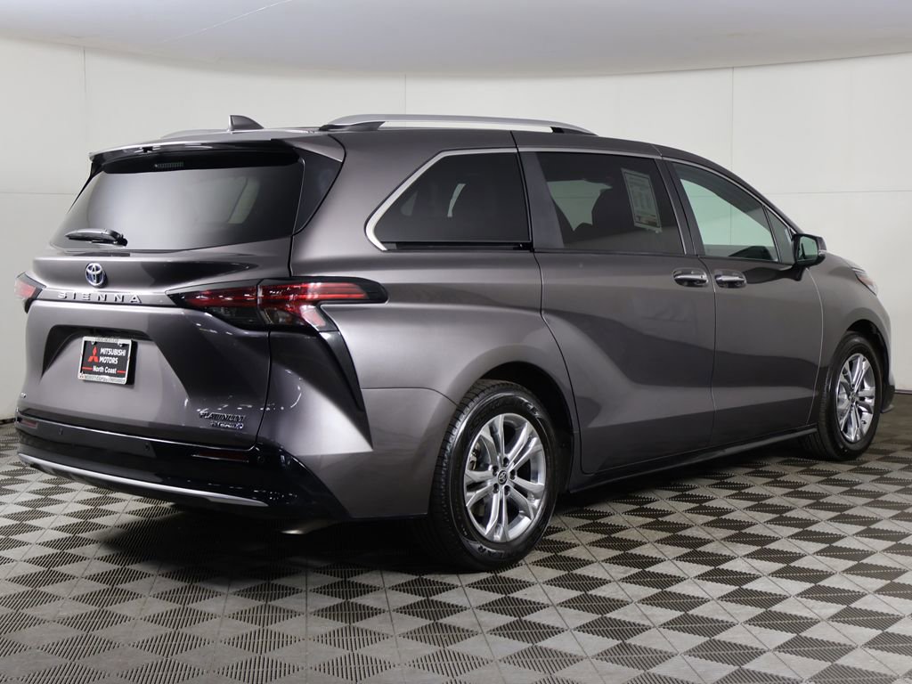 Used 2023 Toyota Sienna Platinum image 14
