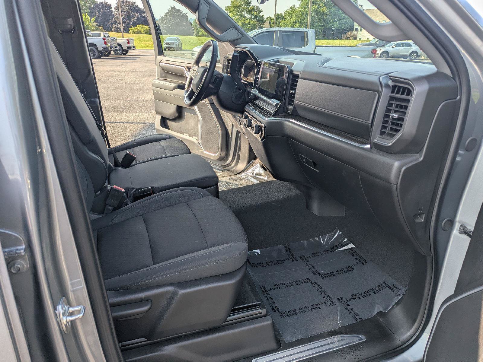 Used 2025 Chevrolet Silverado 1500 LT AWD/4WD image 27