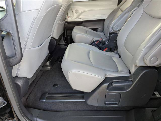 Certified 2026 Toyota Sienna XLE FWD image 17