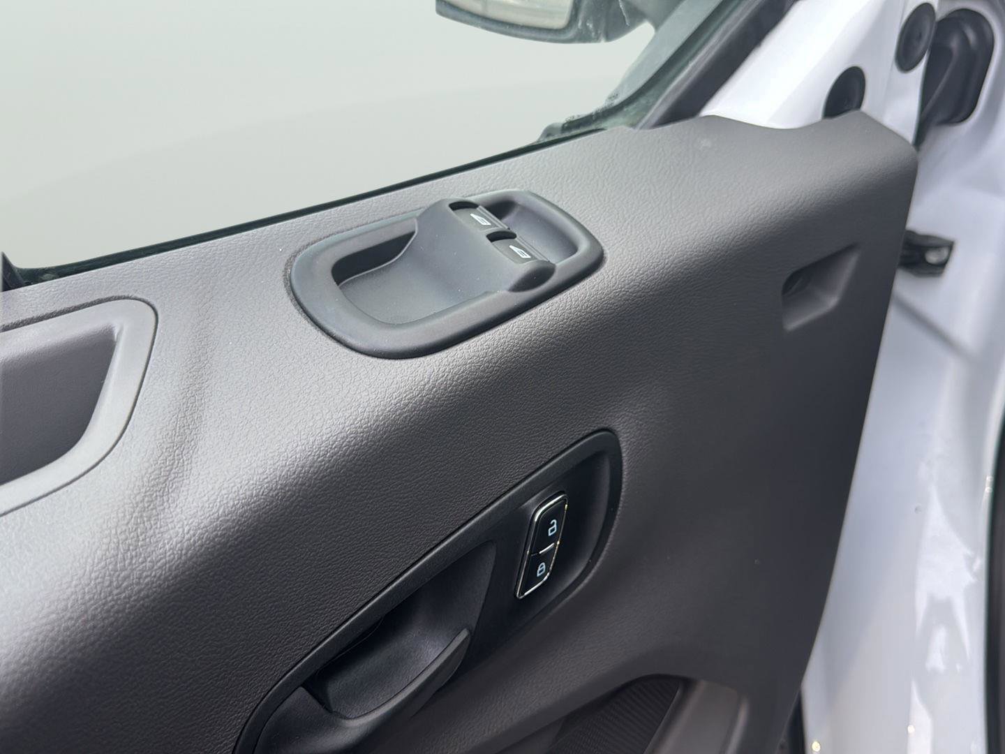 New 2025 Ford Transit 250 Low Roof w/ Load Area Protection Package image 32