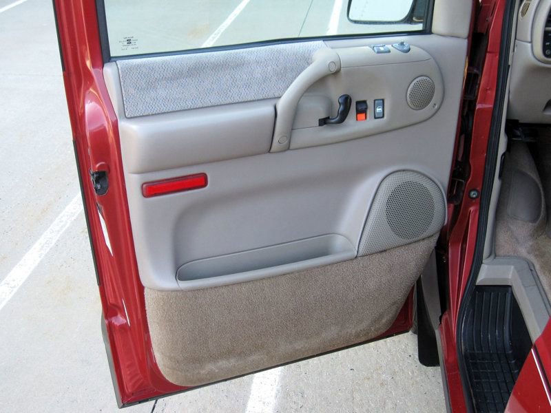 Used 1999 GMC Safari AWD image 17