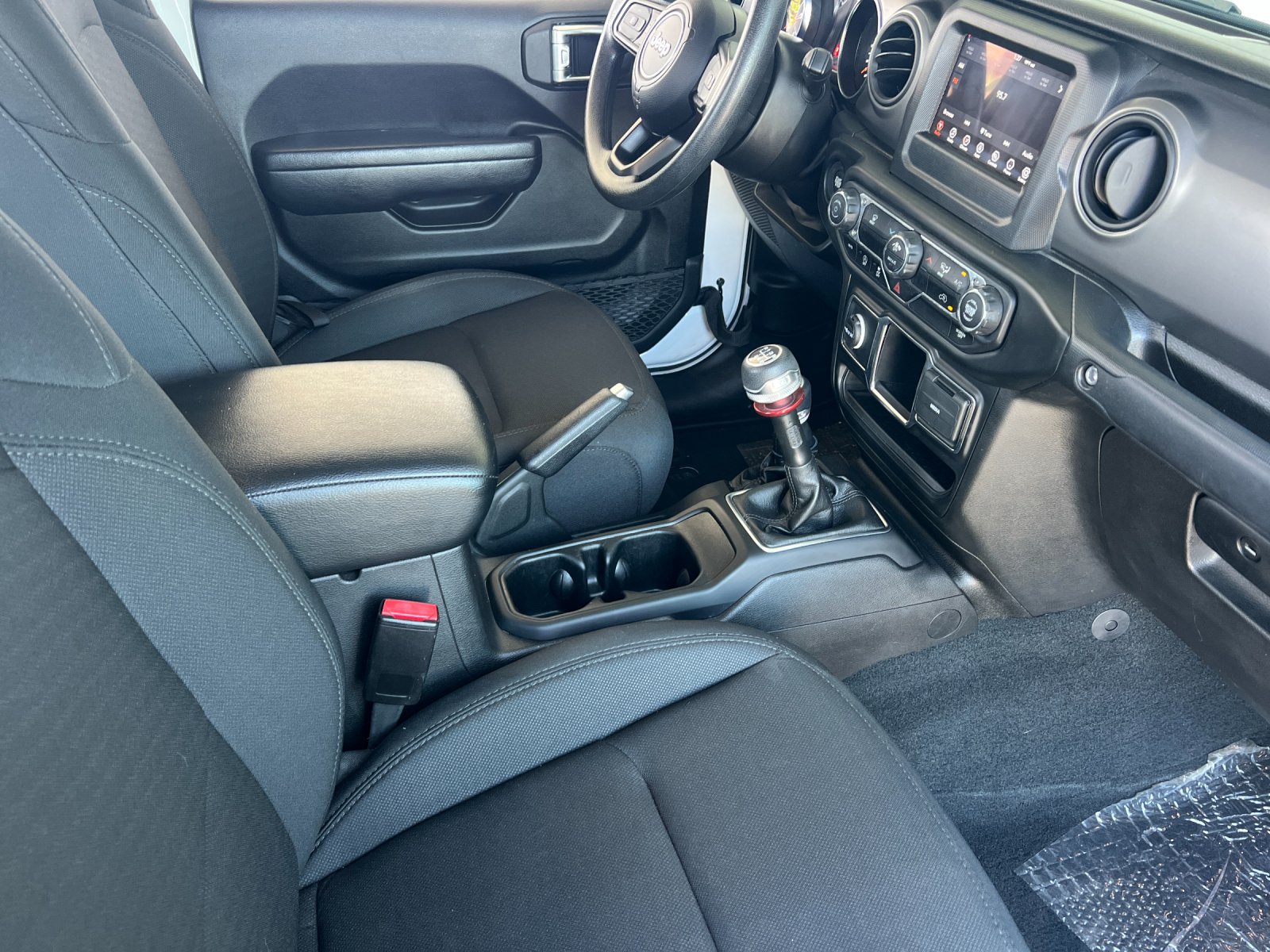 Used 2022 Jeep Gladiator Sport AWD/4WD image 15