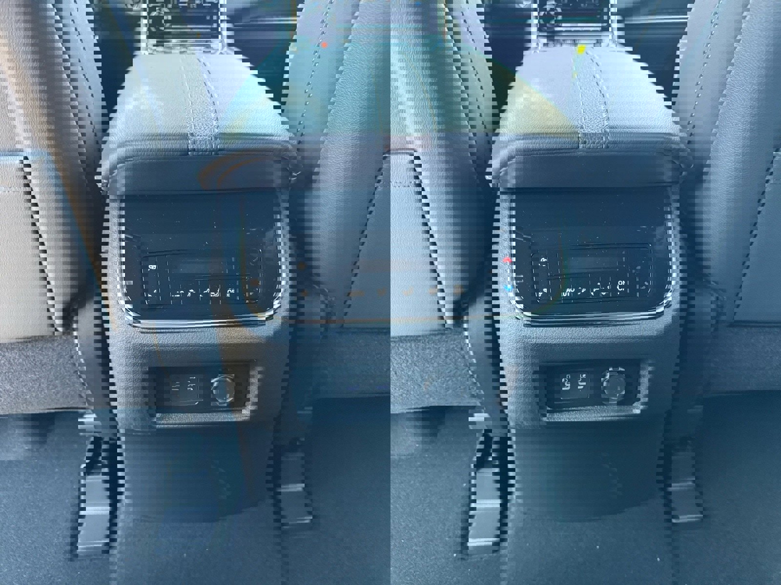 New 2025 Nissan Armada SL w/ Captain's Chari Seat Package image 34