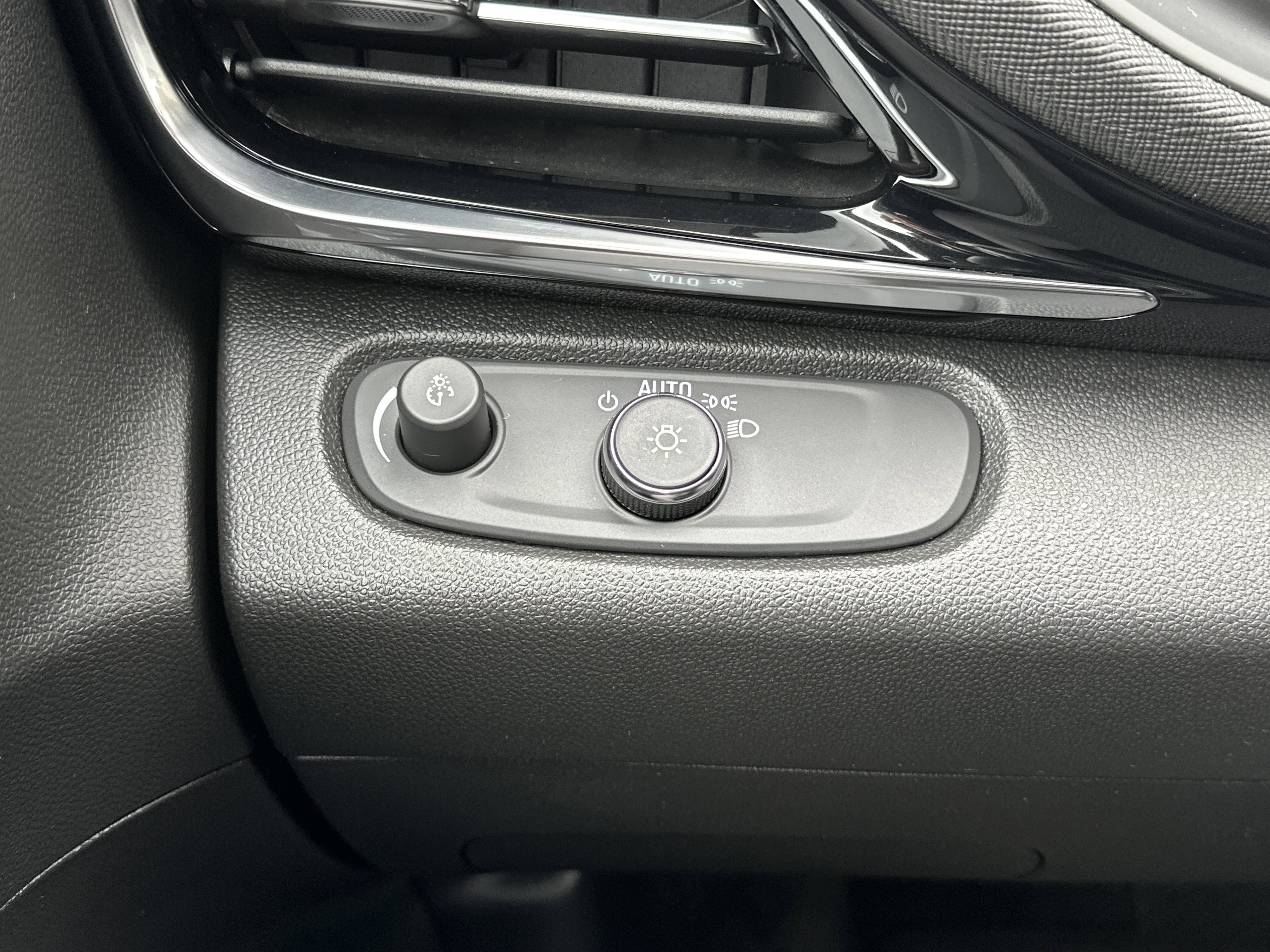 Used 2024 Buick Envista Sport Touring image 27