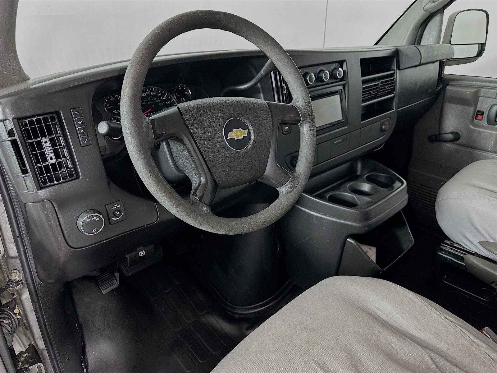 Used 2012 Chevrolet Express 1500 RWD image 21