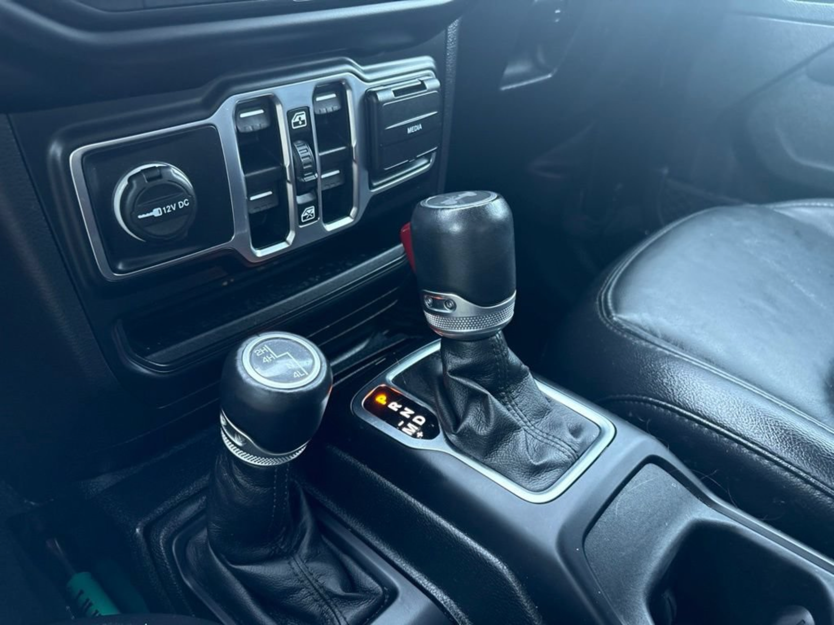 Used 2023 Jeep Wrangler Unlimited Sahara AWD/4WD image 15