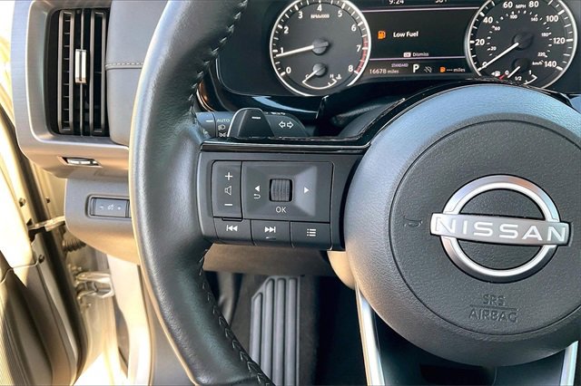 Certified 2025 Nissan Pathfinder SL image 16