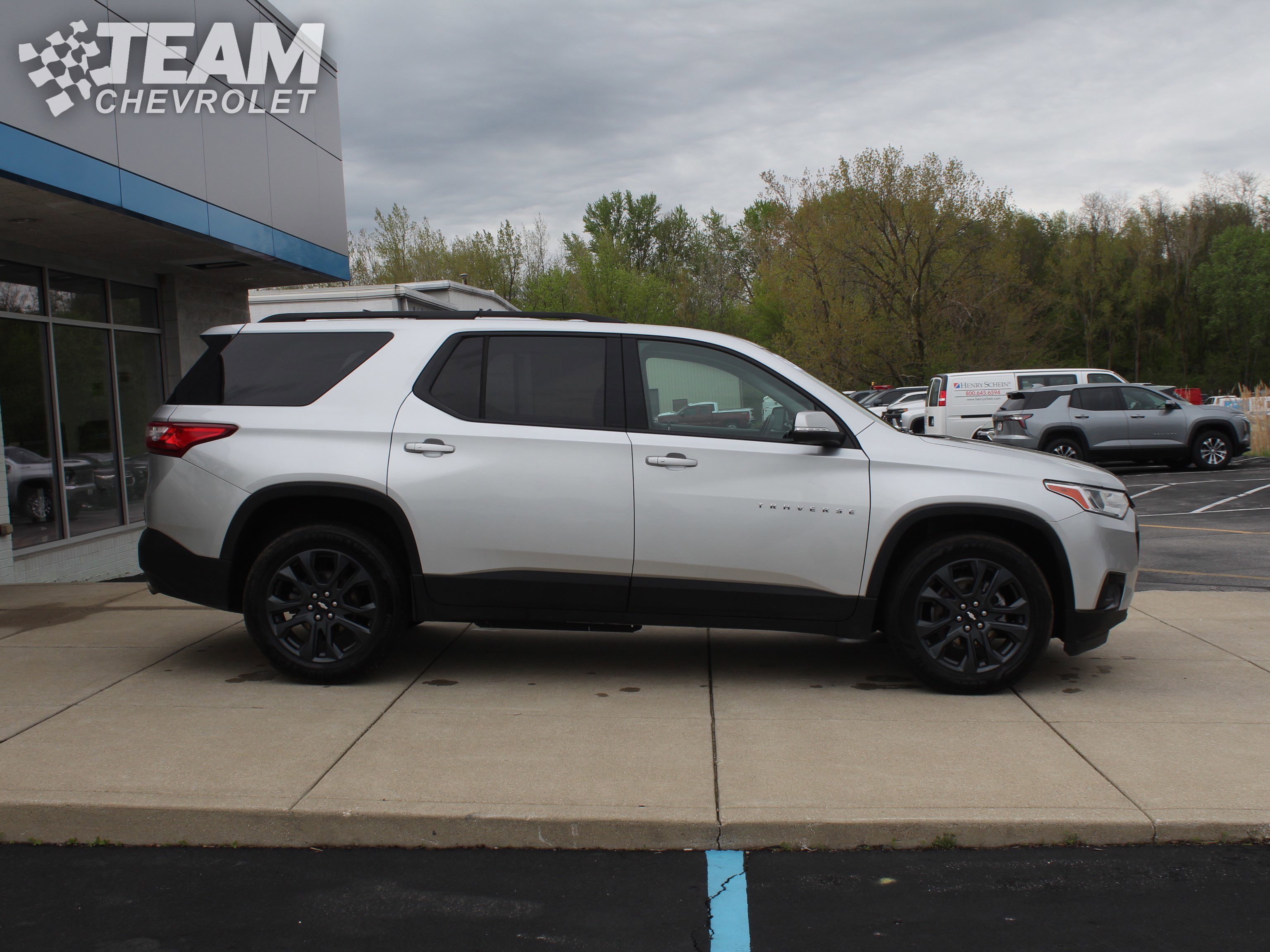 Used 2021 Chevrolet Traverse RS FWD image 3
