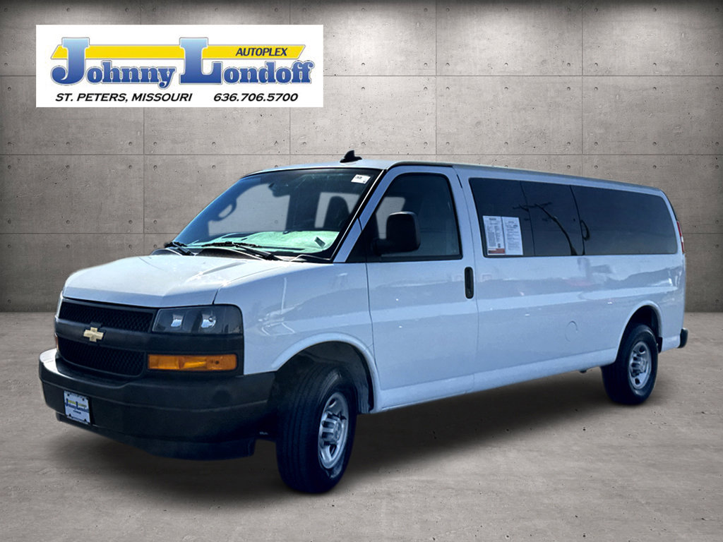 Used 2023 Chevrolet Express 3500 LS RWD image 4
