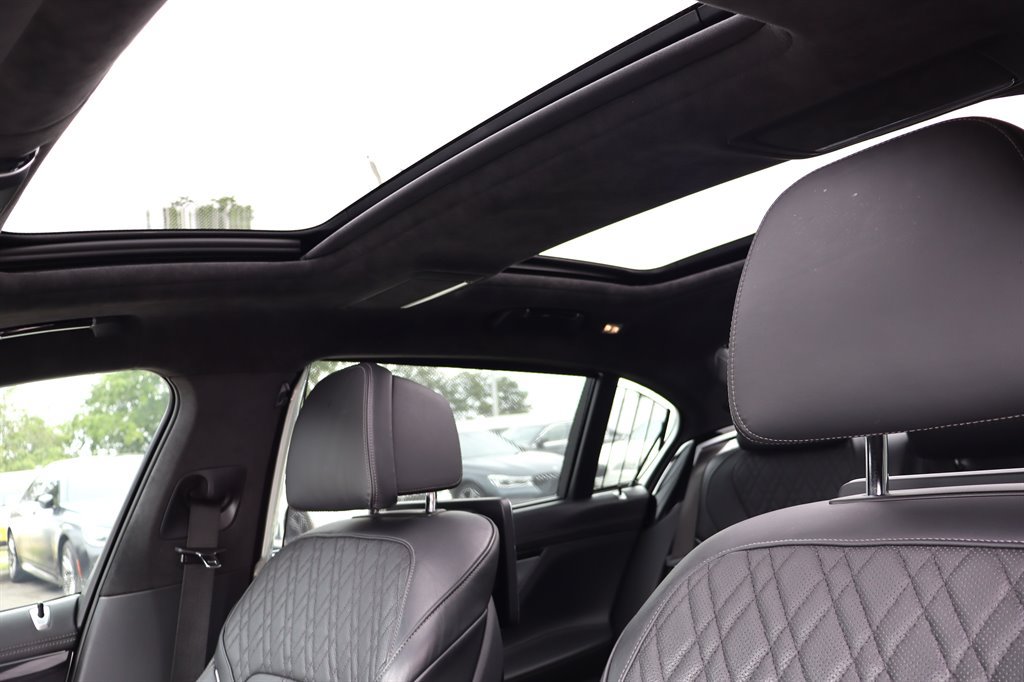 Used 2018 BMW 750i xDrive AWD/4WD image 28