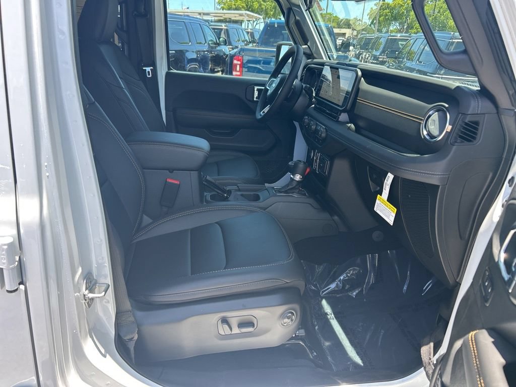 Certified 2025 Jeep Wrangler Unlimited Sahara AWD/4WD image 25