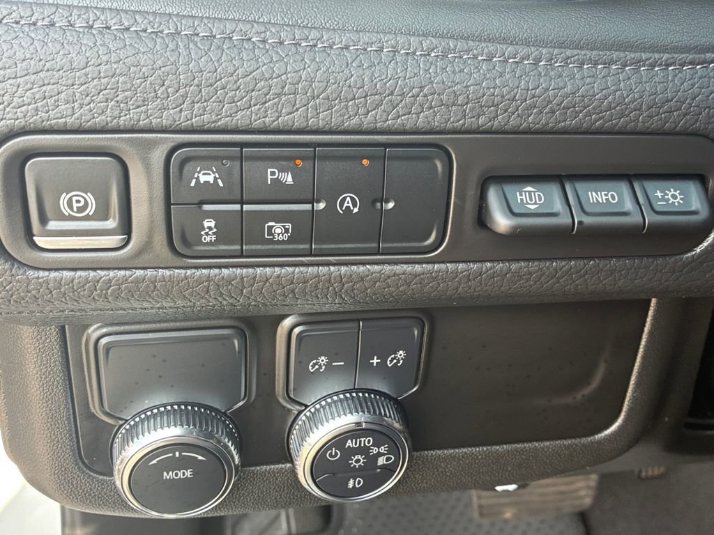 Used 2024 GMC Yukon Denali image 11