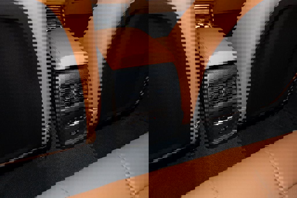 New 2026 BMW 330i xDrive Sedan w/ M Sport Package image 36