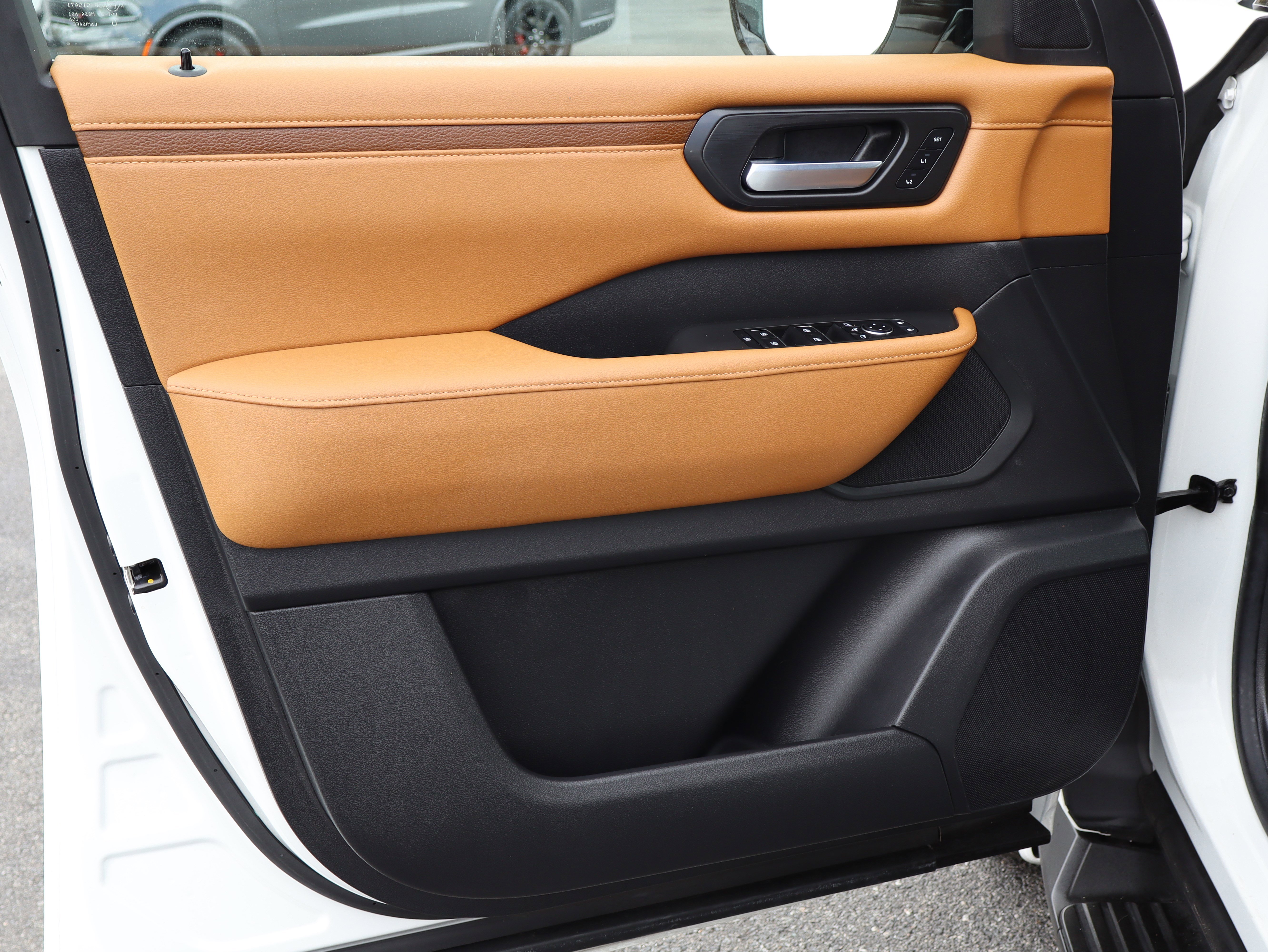 Used 2025 Nissan Armada SL w/ Captain's Chari Seat Package image 16