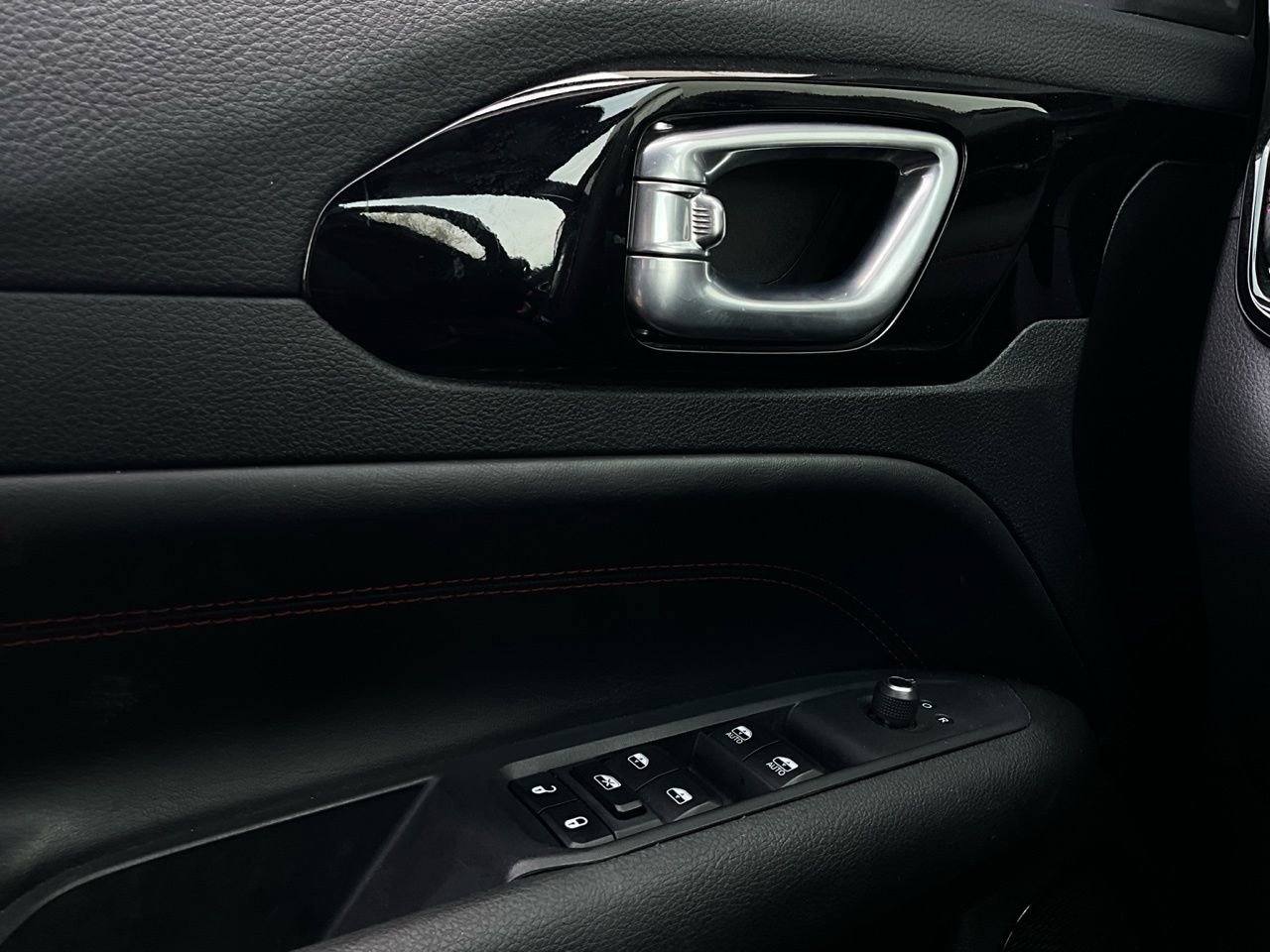 Used 2025 Jeep Compass Trailhawk w/ Trailer Tow Group image 20