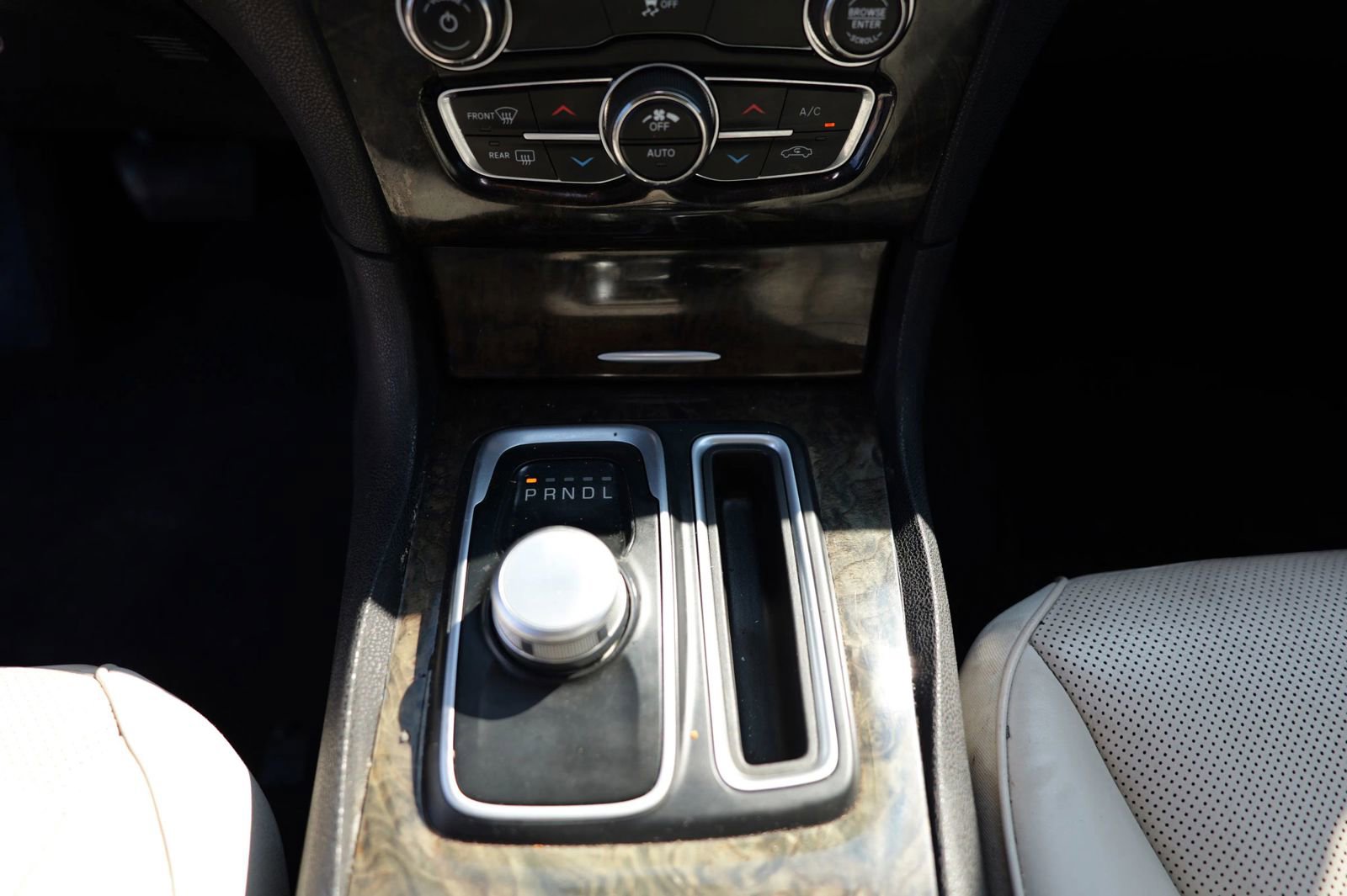 Used 2018 Chrysler 300 Limited image 24