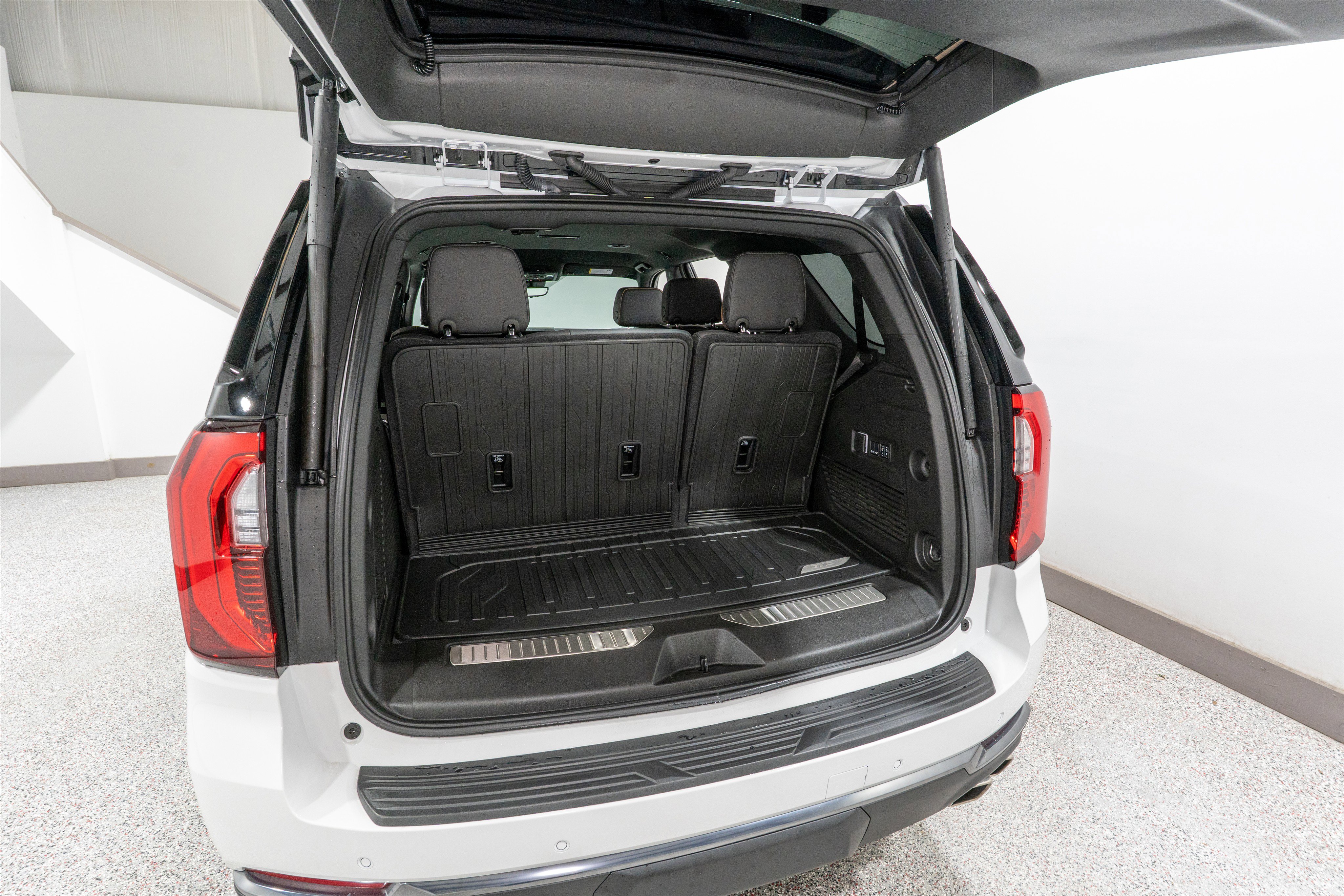 Used 2025 GMC Yukon AT4 w/ Premium Trailering Package image 39