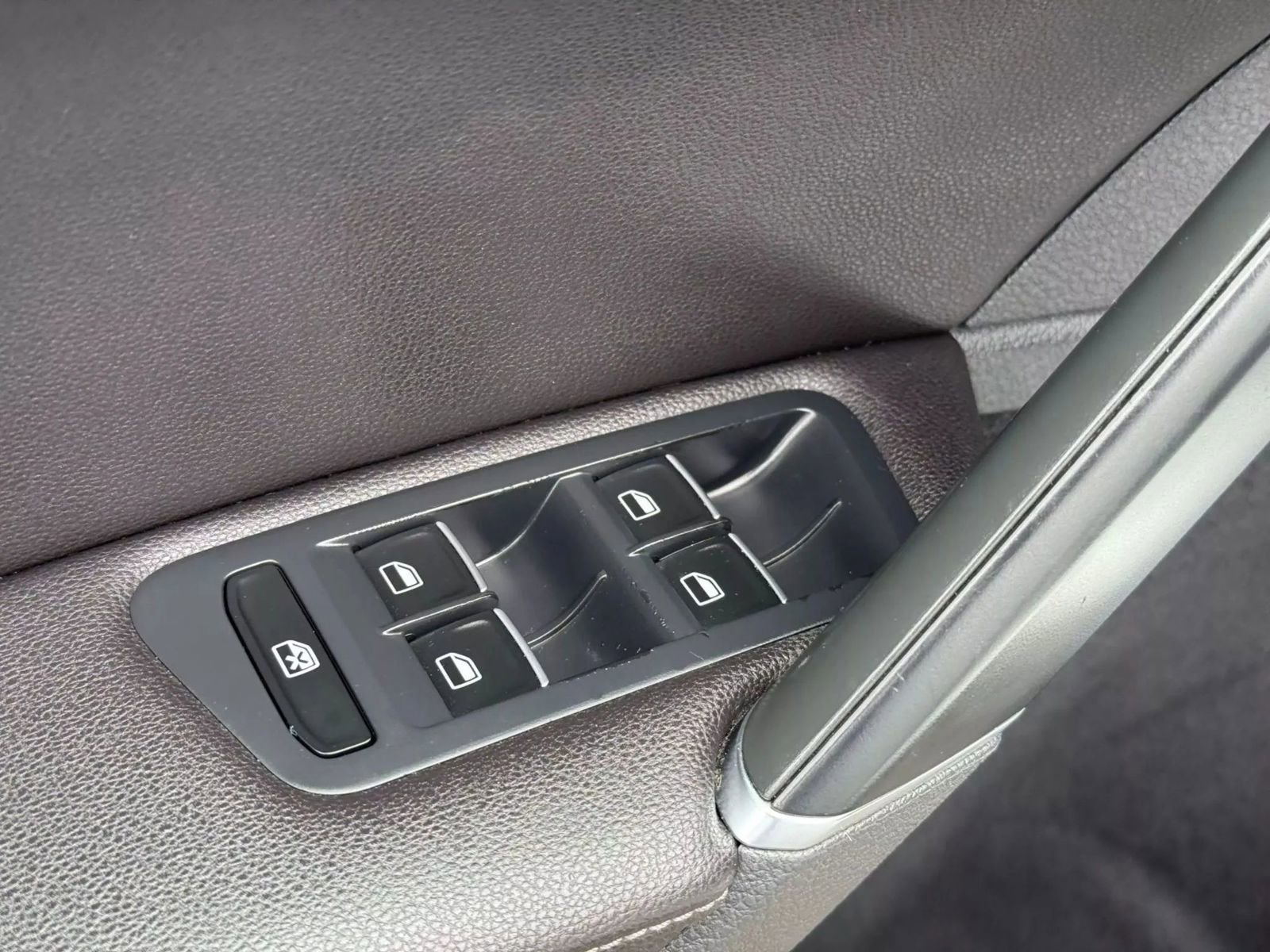 Used 2015 Volkswagen Golf S image 17