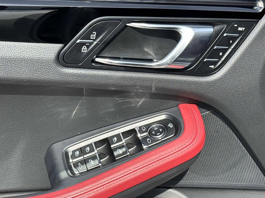 Certified 2025 Porsche Macan S image 22