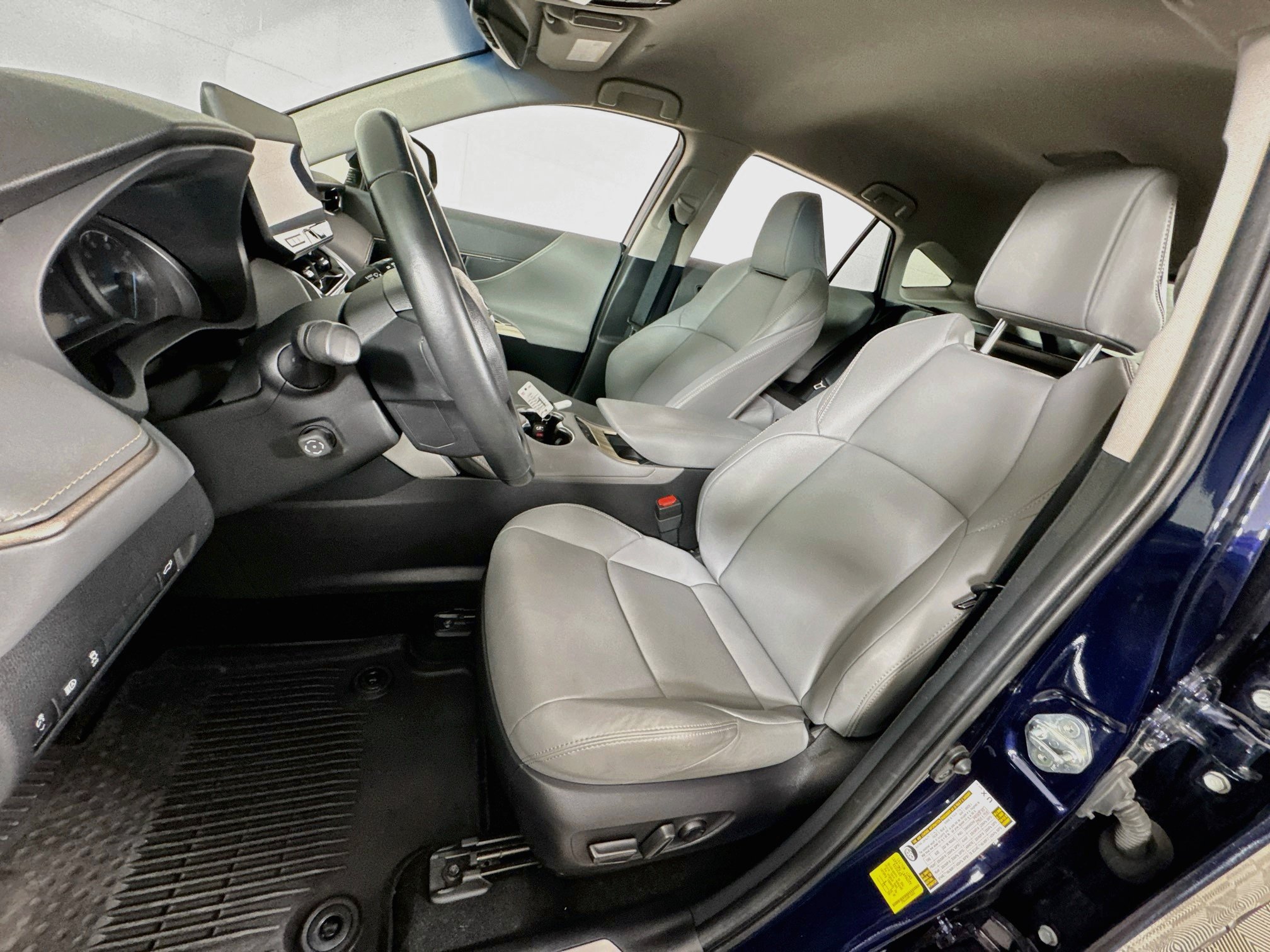 Certified 2024 Toyota Venza XLE AWD/4WD image 12