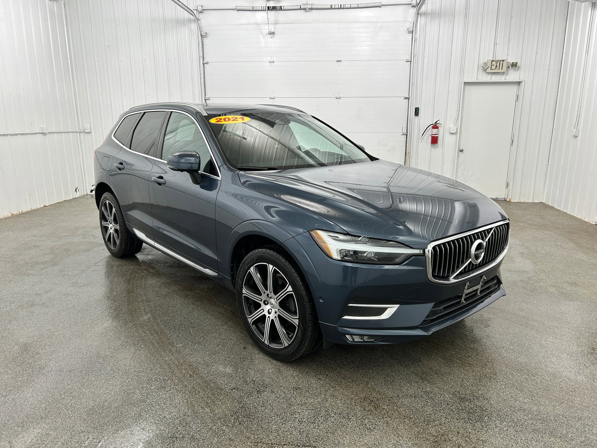 Used 2021 Volvo XC60 T5 Inscription w/ Advanced Package AWD/4WD image 2