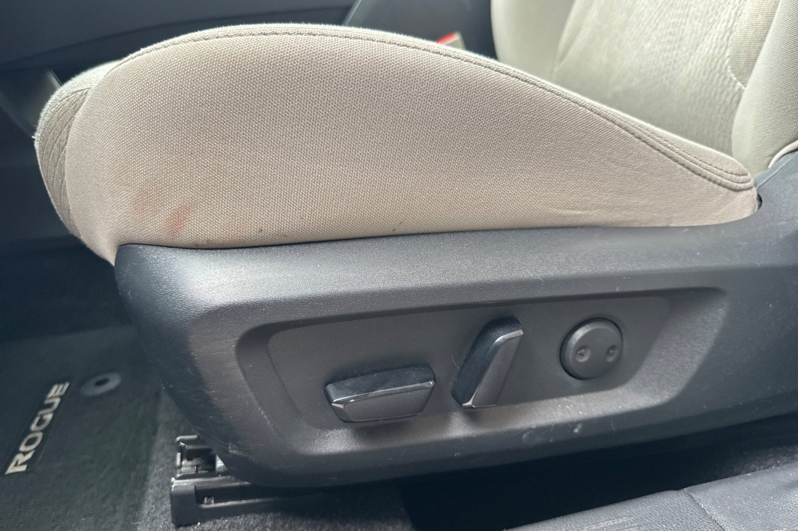 Used 2025 Nissan Rogue SV AWD/4WD image 15