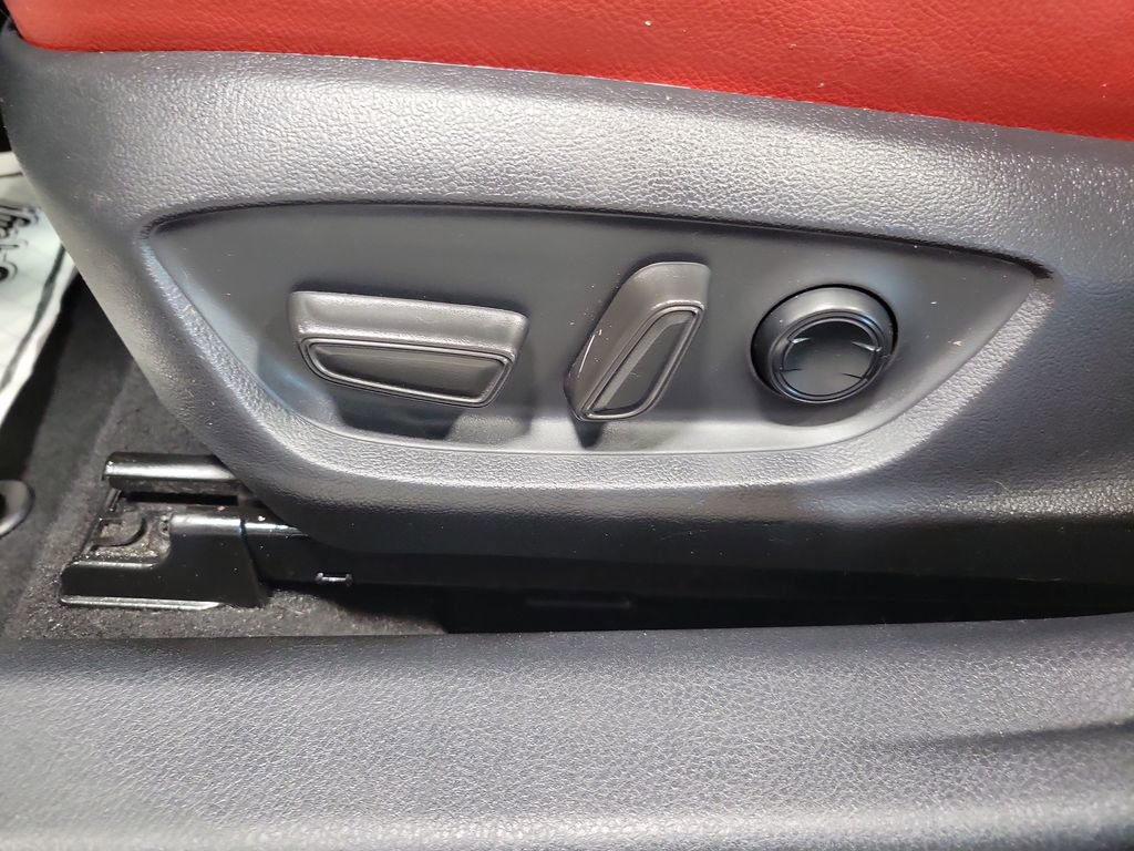 Used 2018 Toyota Camry XSE w/ Driver Assist Package FWD image 28