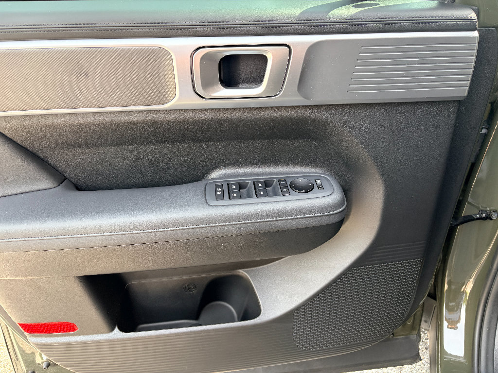 Used 2025 Hyundai Santa Fe SEL AWD/4WD image 9