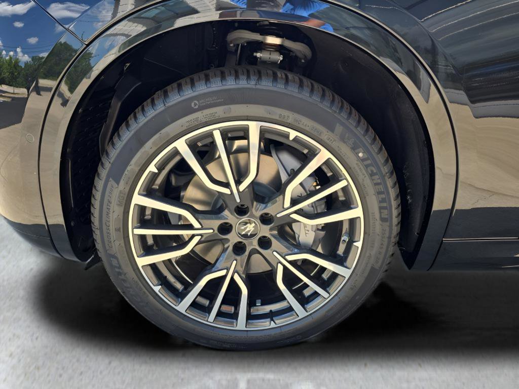 New 2025 Maserati Grecale GT image 16
