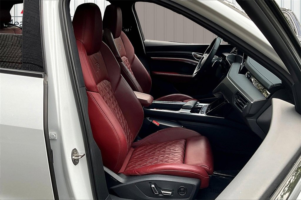 Used 2022 Audi e-tron S Premium Plus w/ 21" Black Optic Package image 29