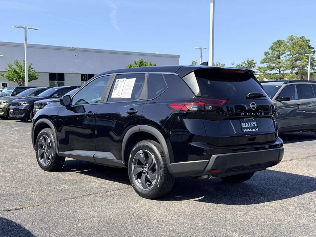 Used 2024 Nissan Rogue SV FWD image 4