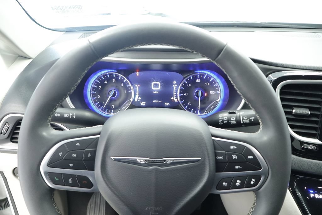 Certified 2023 Chrysler Pacifica Touring-L FWD image 30