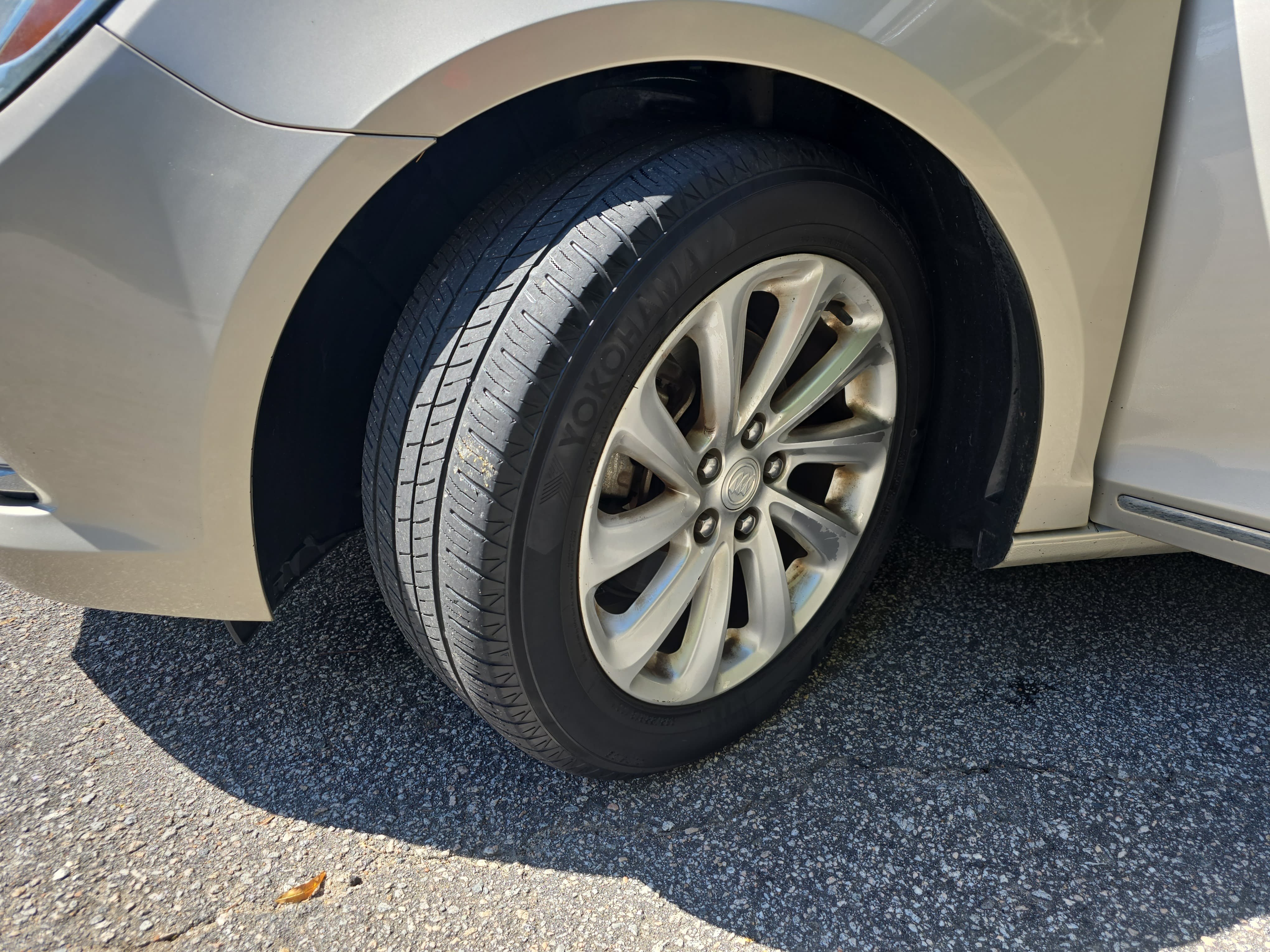 Used 2015 Buick LaCrosse Leather FWD image 30