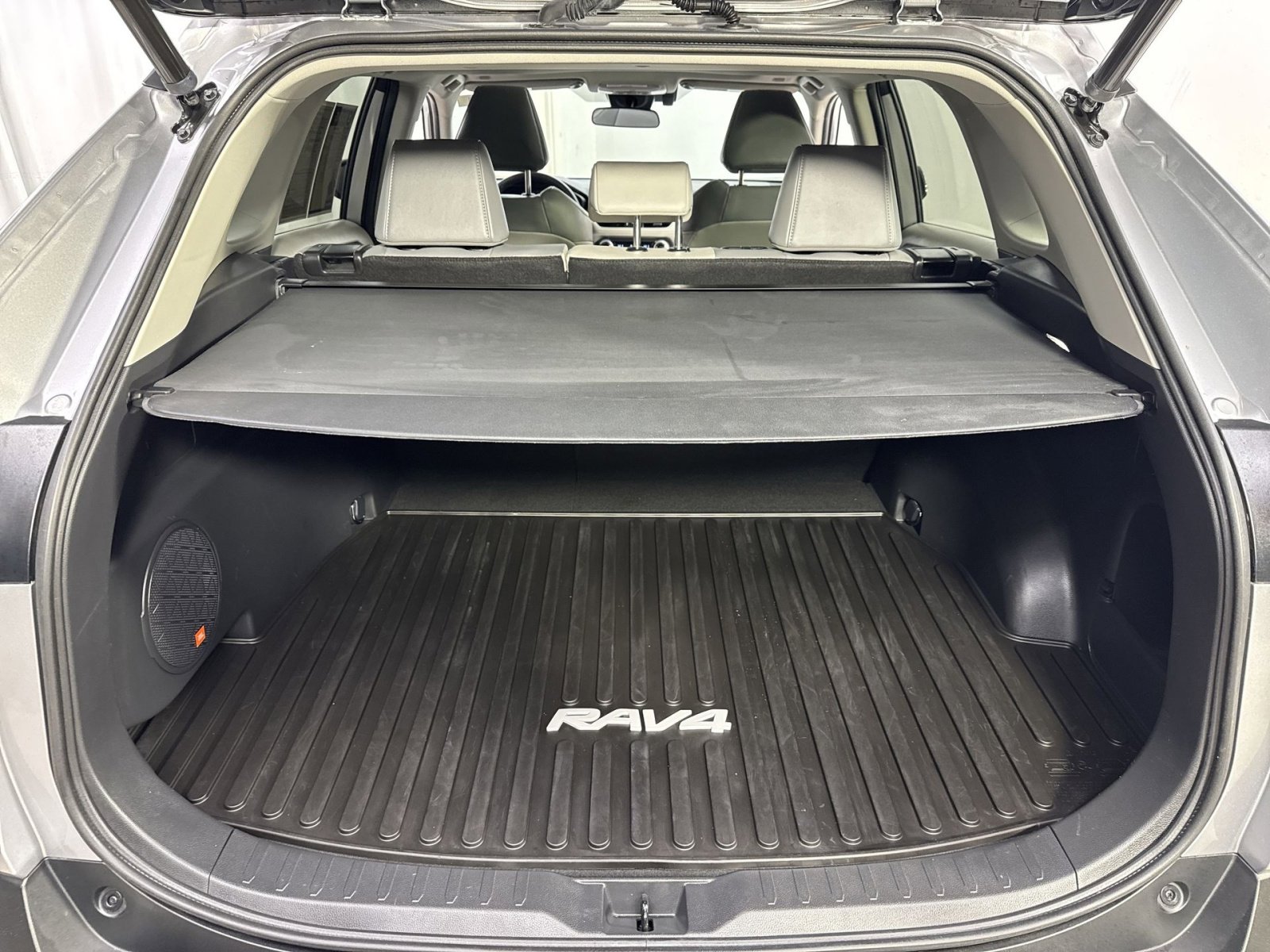 Used 2023 Toyota RAV4 XLE Premium AWD/4WD image 38