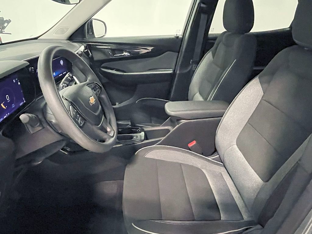 Used 2025 Chevrolet TrailBlazer LS w/ LS Convenience Package image 3